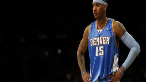 “詹皇备受争议，三位评论员炮轰其夸赞过多且争议不断”